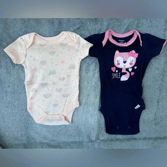 Set of 2 Onesies NWOT 0-3m - Picture 1 of 5